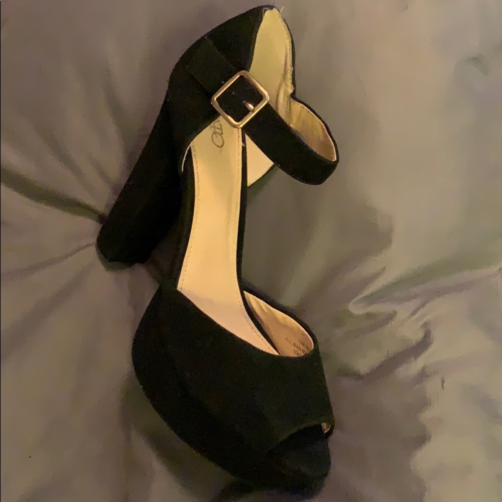 Velvet Platform Sandals - Picture 3 of 4